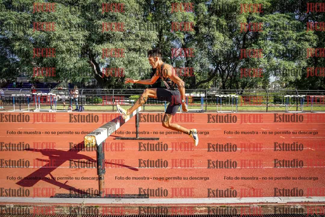 Fotos de los 3000 m con obstáculos de varones