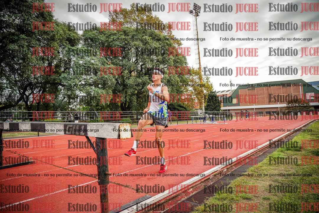 Fotos de los 3000 m con obstáculos de varones