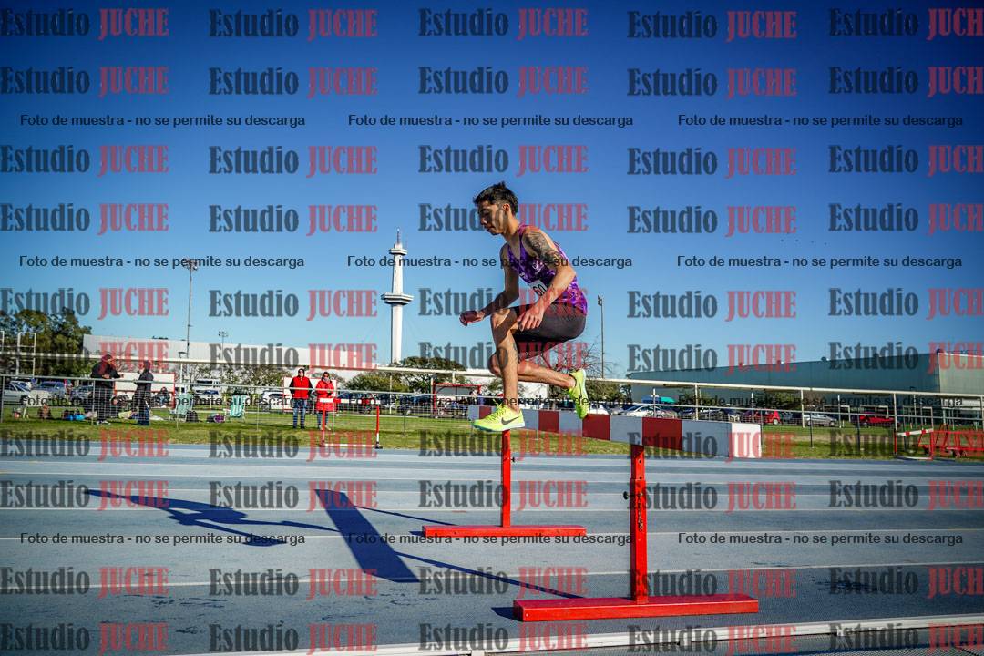 Fotos de los 3000 m con obstáculos de varones