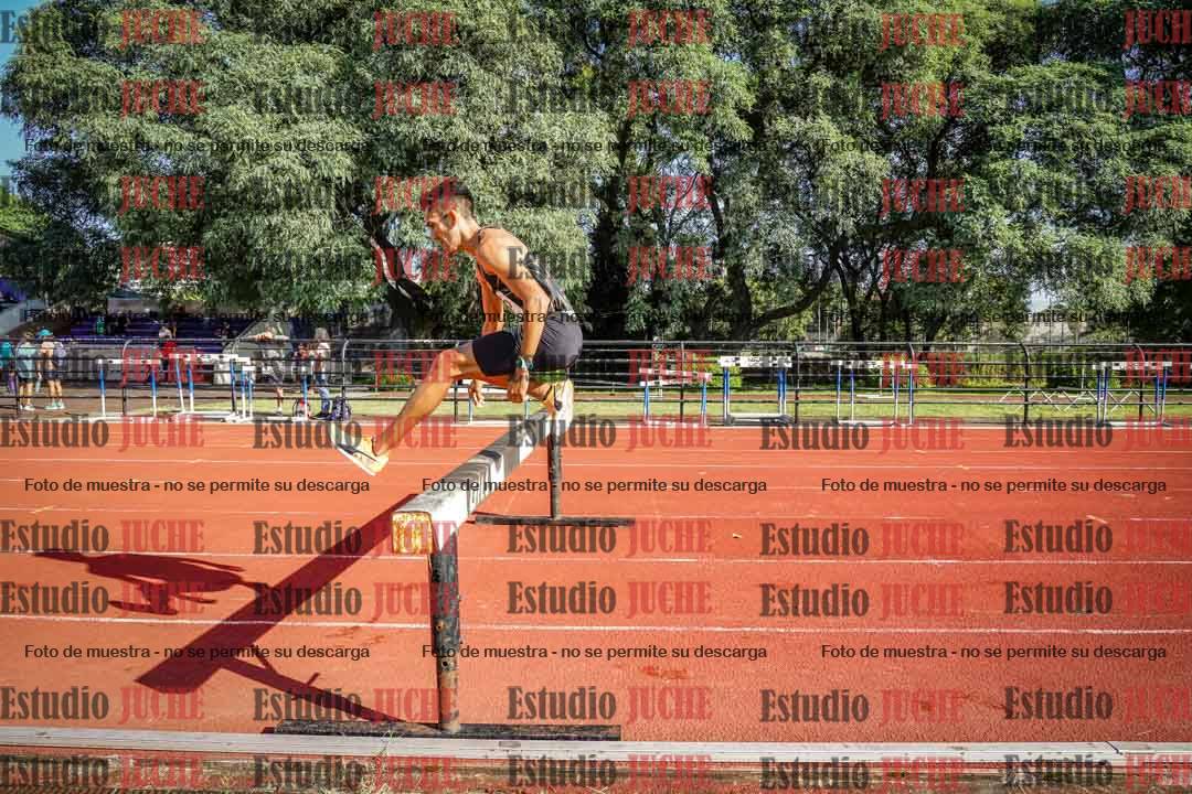 Fotos de los 3000 m con obstáculos de varones