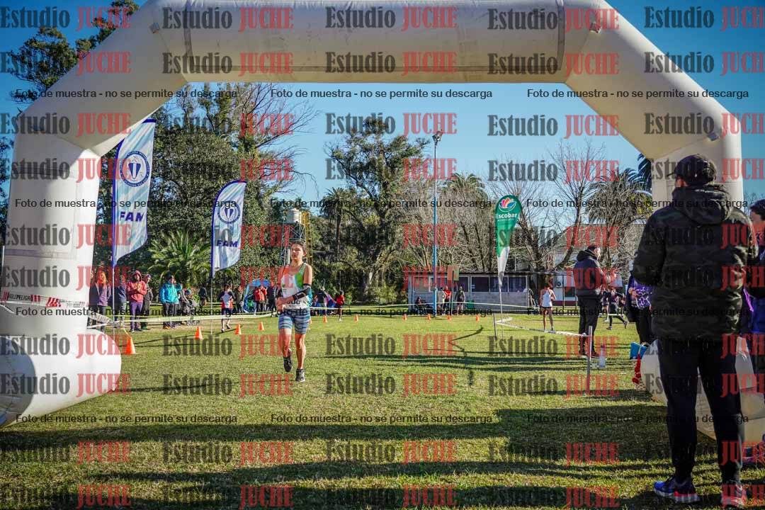 Fotos de la llegada del cross de 4000 m - mujeres