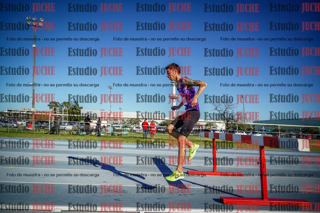 Fotos de los 3000 m con obstáculos de varones