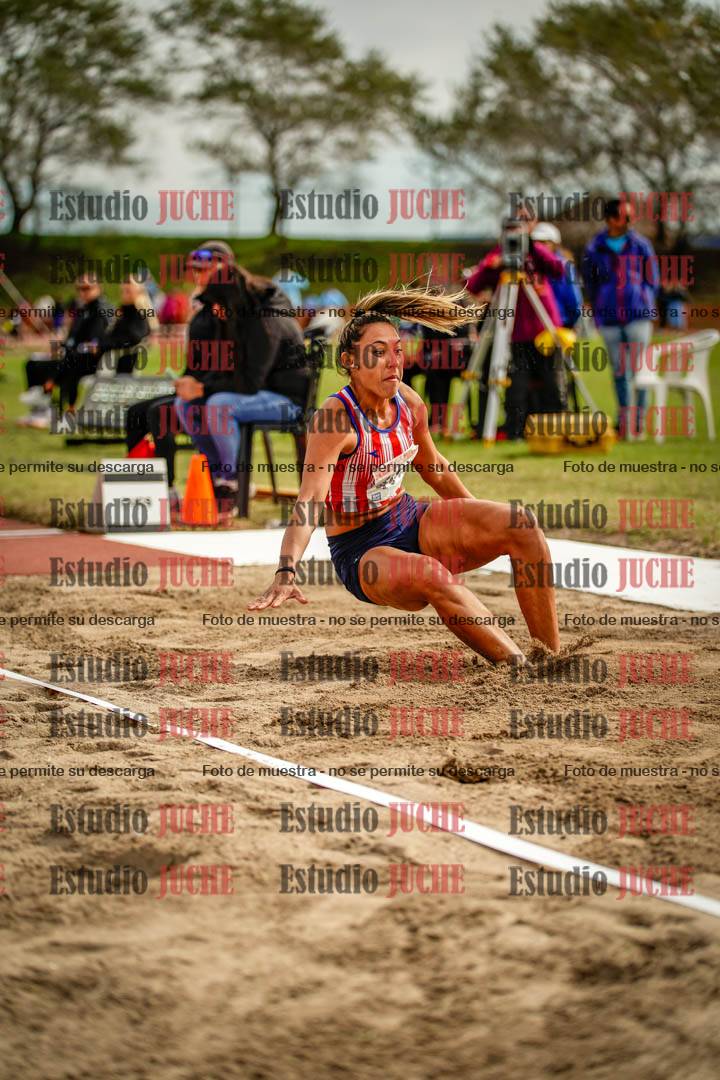 Fotos del salto en largo de mujeres - hepta 5