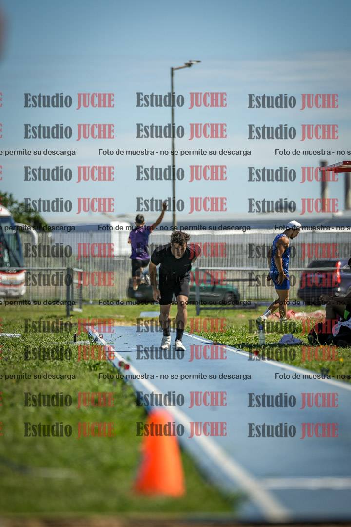 Fotos del salto en largo de varones