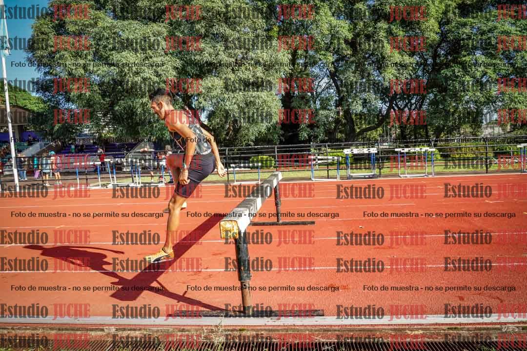 Fotos de los 3000 m con obstáculos de varones