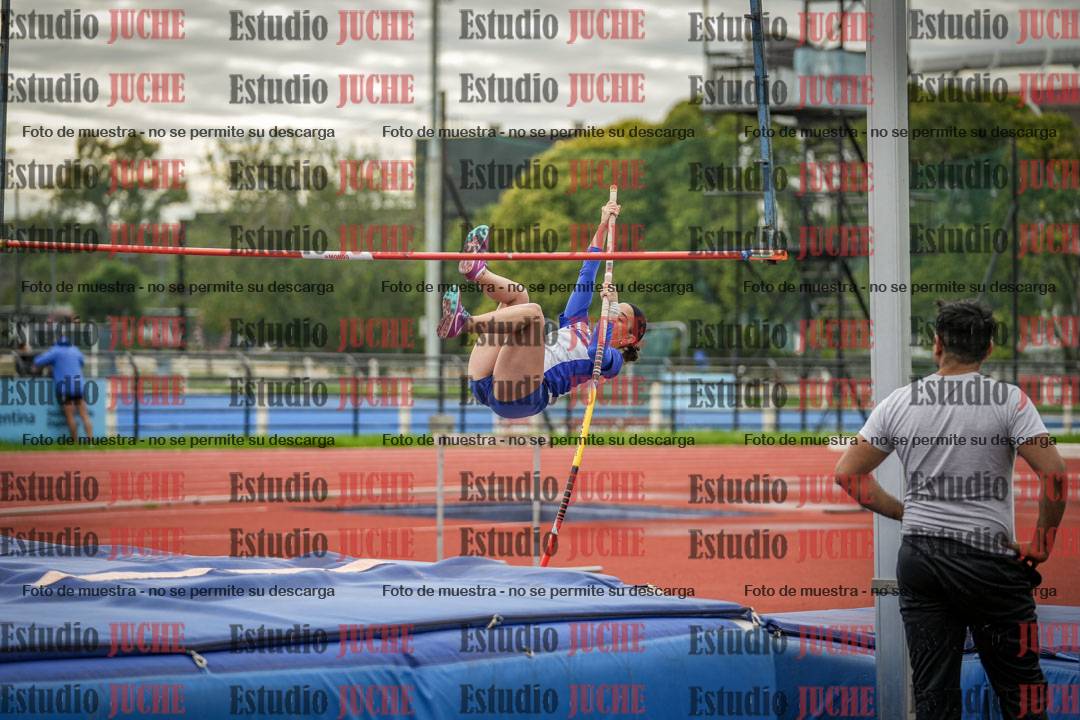 Fotos del salto con garrocha de mujeres y varones