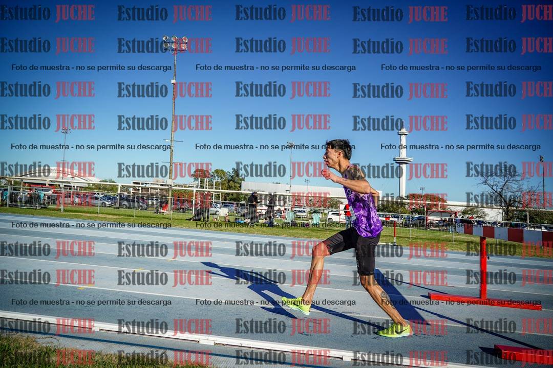 Fotos de los 3000 m con obstáculos de varones