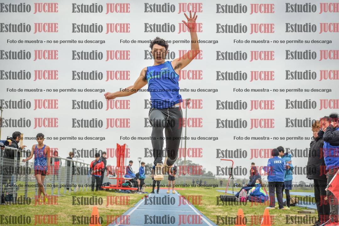 Fotos del salto en largo de varones - U18