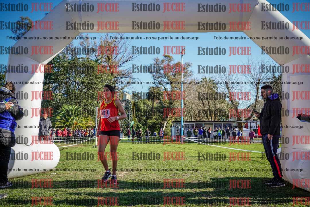 Fotos de la llegada del cross de 4000 m - mujeres