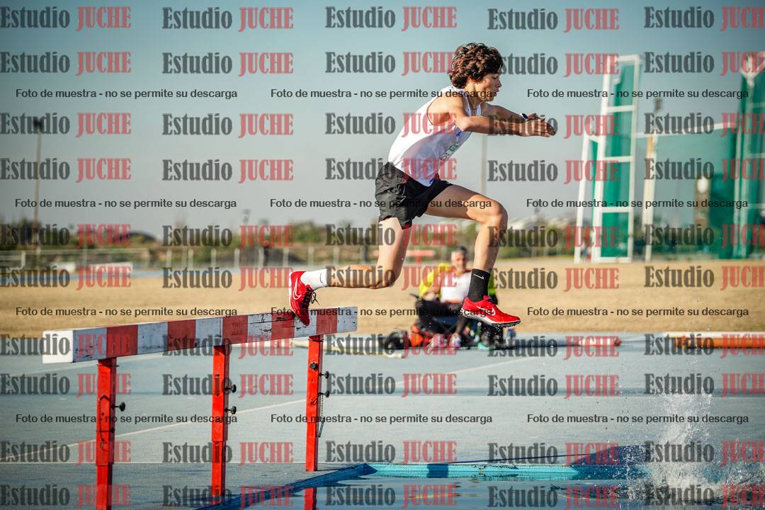 Fotos de los 2000 m con obstáculos de varones