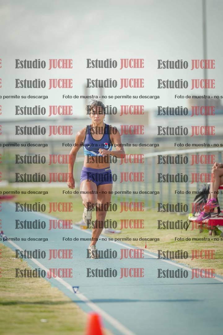 Fotos del salto en largo de mujeres