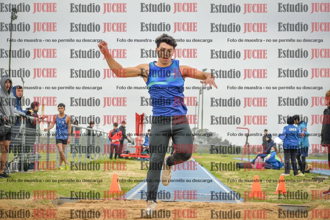 Fotos del salto en largo de varones - U18