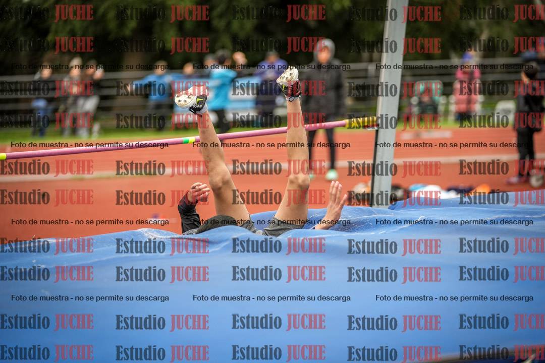 Fotos del salto en alto de mujeres y varones - todos los grupos
