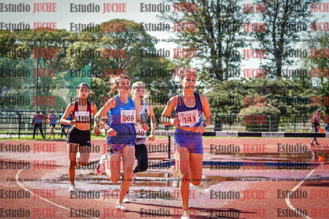 Fotos de los 1500 m con obstáculos de mujeres
