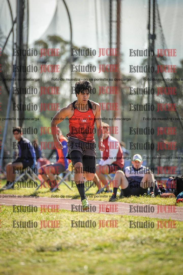 Fotos del salto en largo de varones