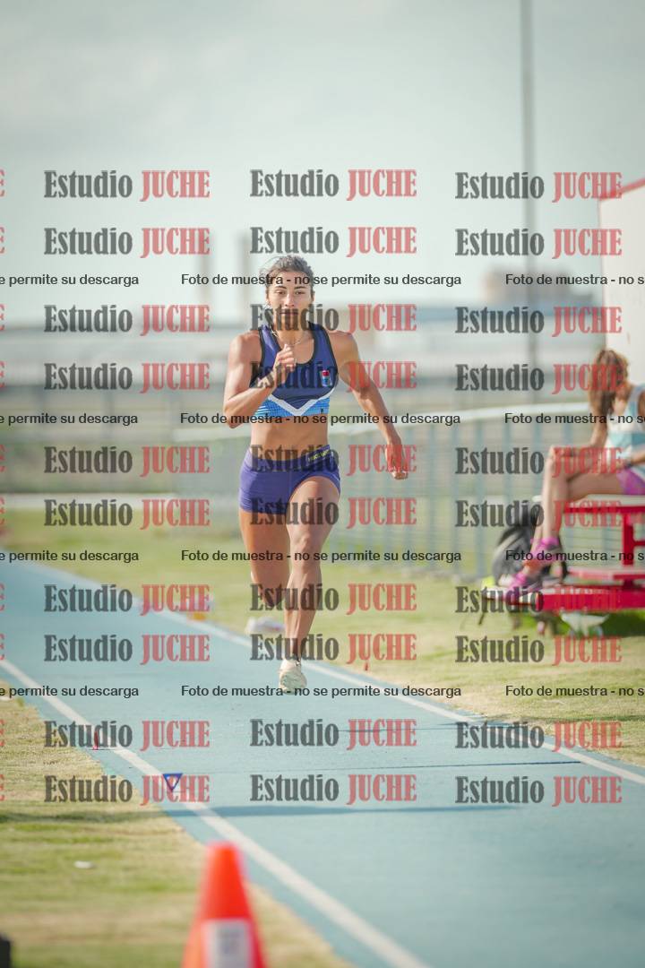 Fotos del salto en largo de mujeres