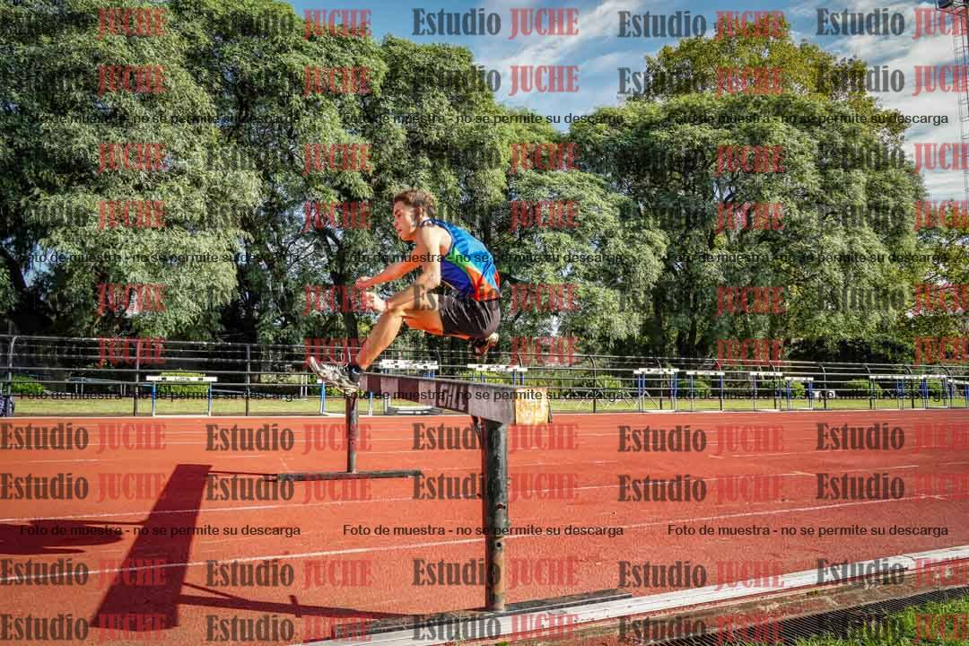Fotos de los 3000 m con obstáculos de varones
