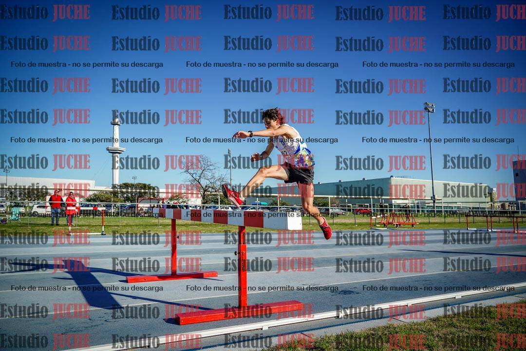 Fotos de los 3000 m con obstáculos de varones