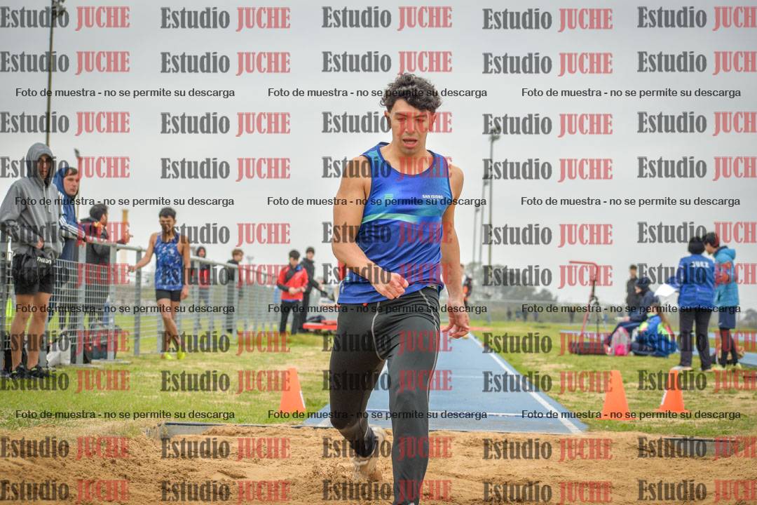 Fotos del salto en largo de varones - U18