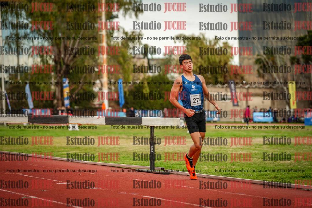 Fotos de los 2000 m con obstáculos de varones
