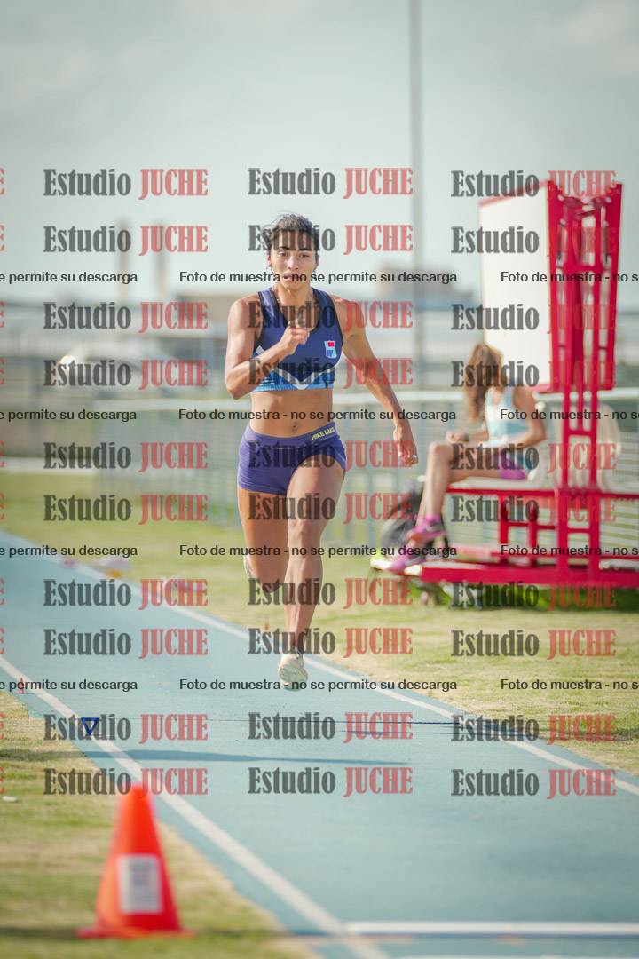 Fotos del salto en largo de mujeres
