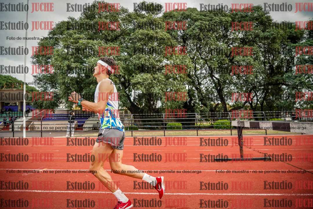 Fotos de los 3000 m con obstáculos de varones