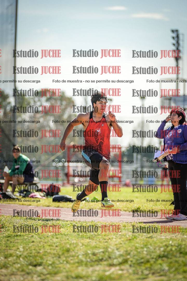 Fotos del salto en largo de varones