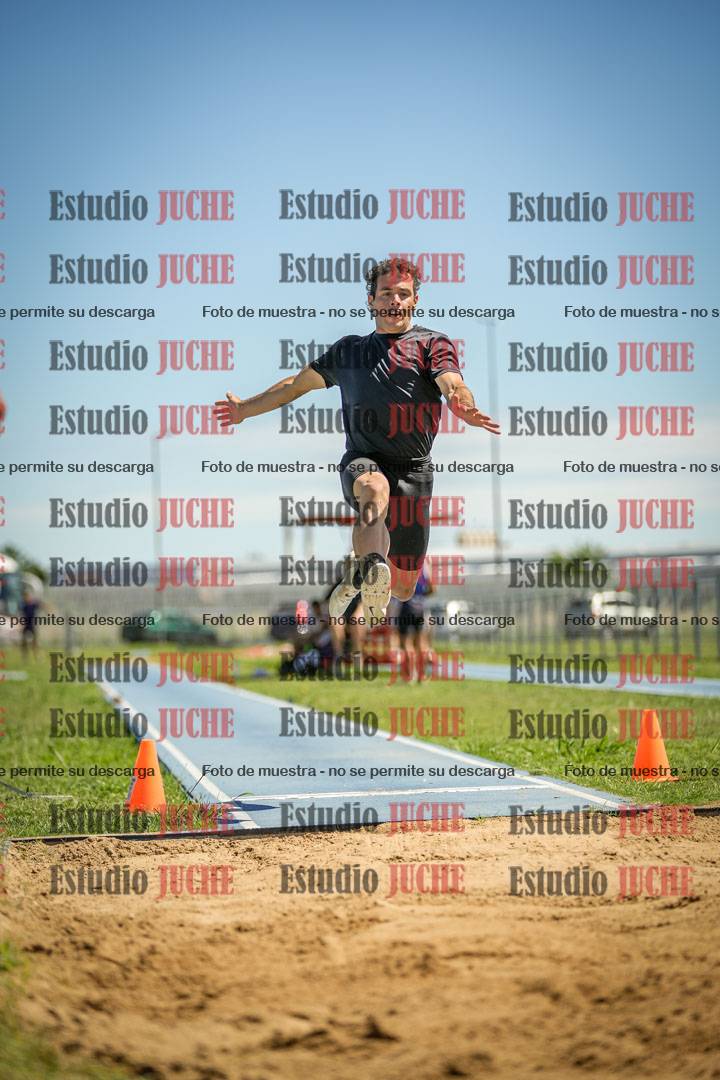 Fotos del salto en largo de varones