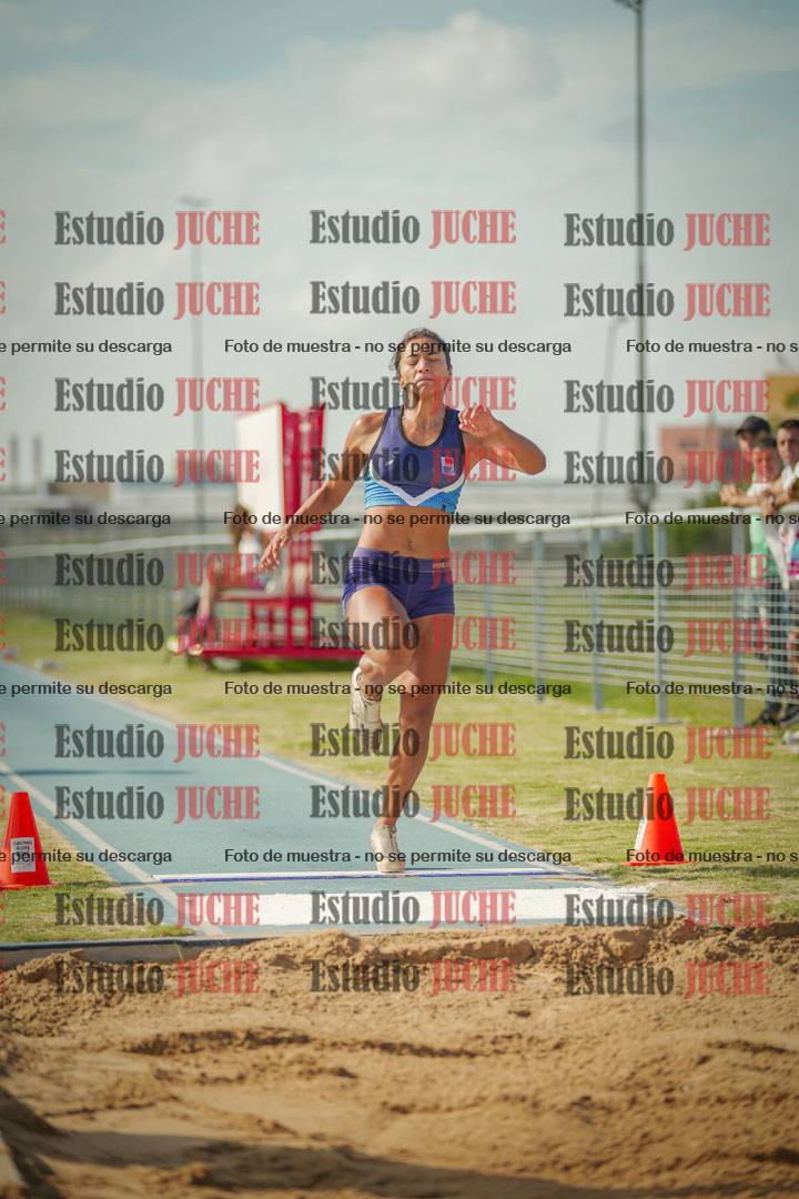Fotos del salto en largo de mujeres