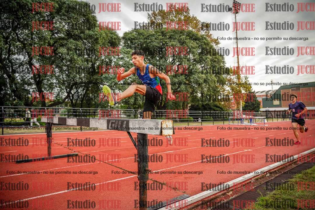 Fotos de los 3000 m con obstáculos de varones