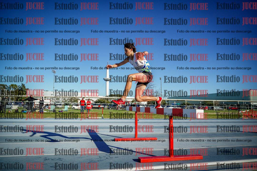 Fotos de los 3000 m con obstáculos de varones