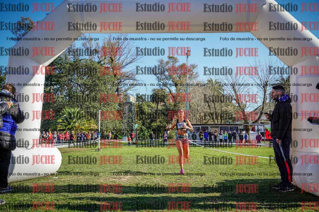Fotos de la llegada del cross de 4000 m - mujeres