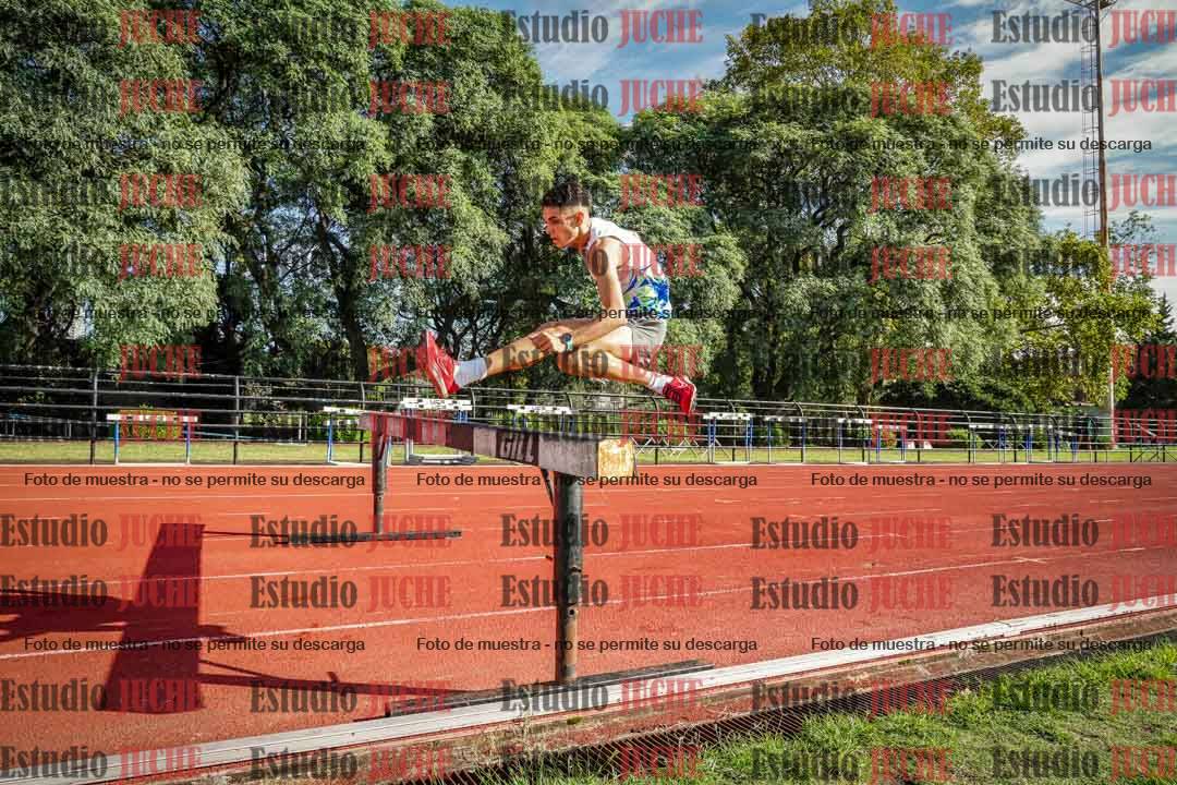 Fotos de los 3000 m con obstáculos de varones