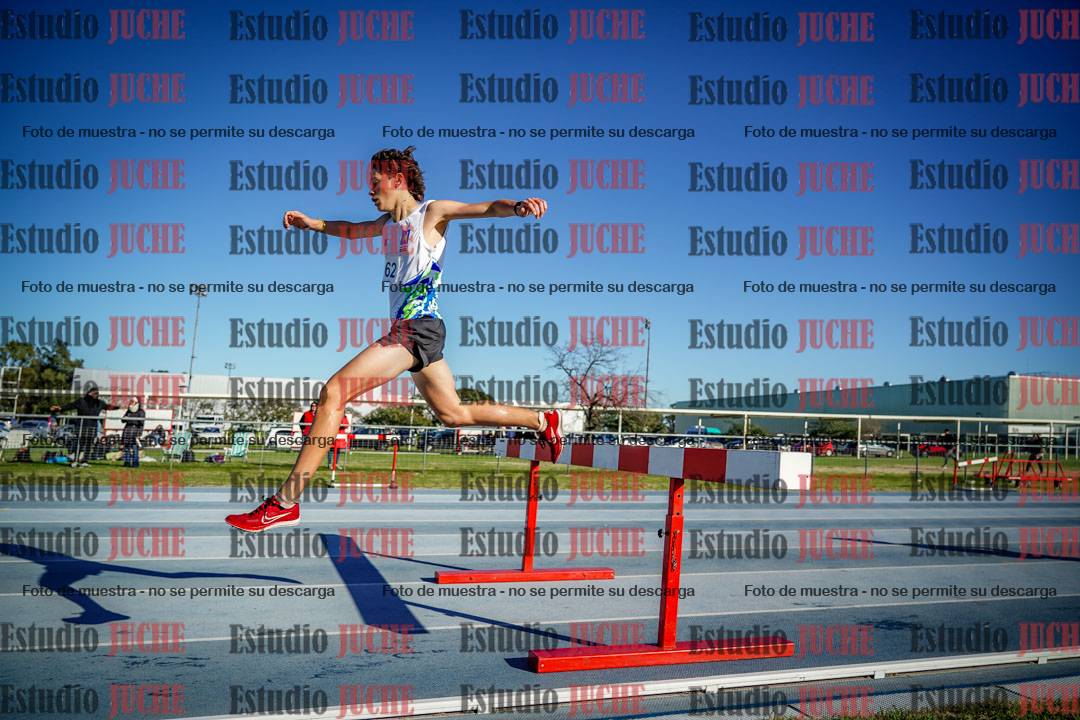 Fotos de los 3000 m con obstáculos de varones