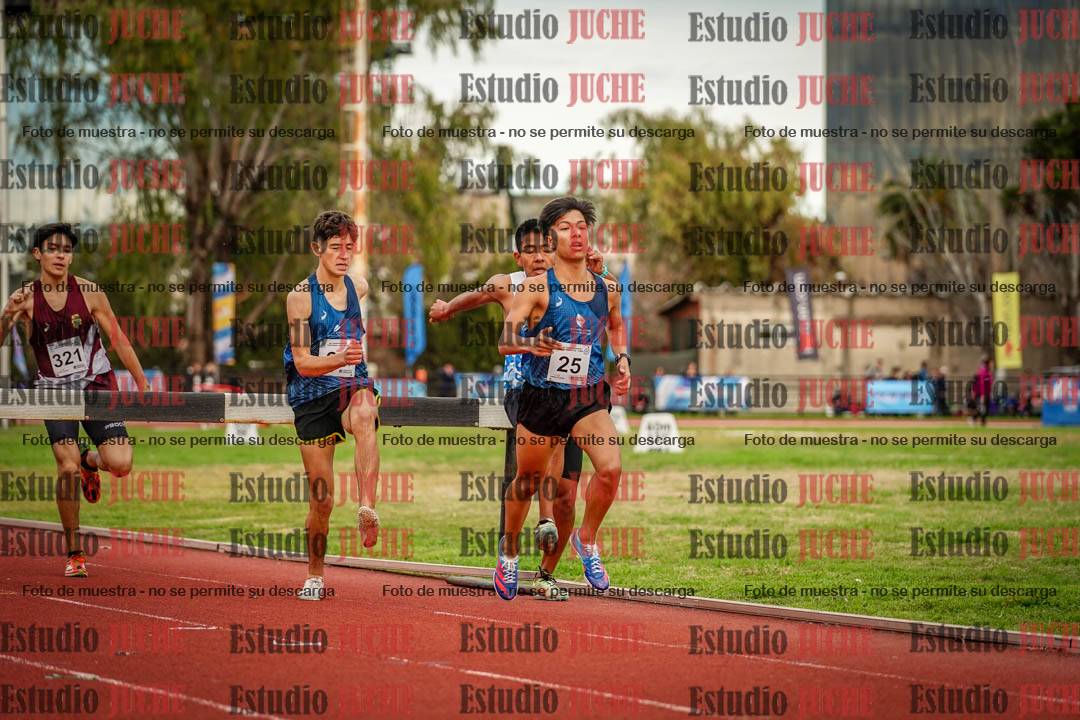 Fotos de los 2000 m con obstáculos de varones
