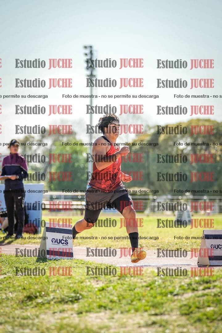 Fotos del salto en largo de varones