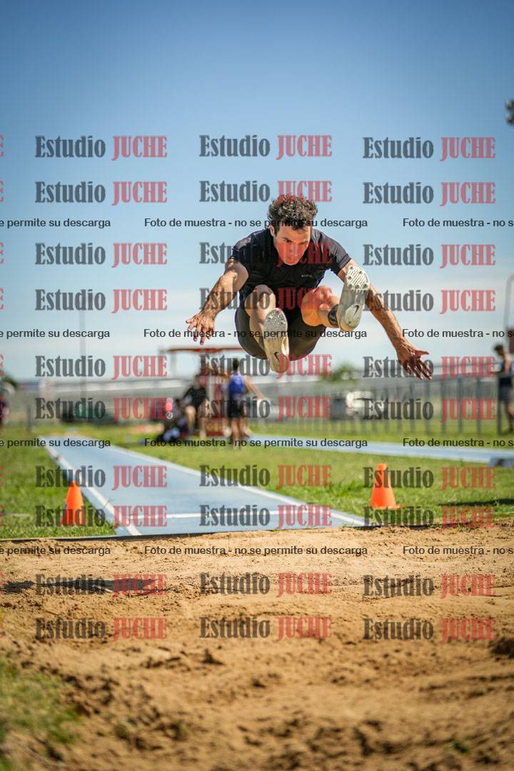 Fotos del salto en largo de varones