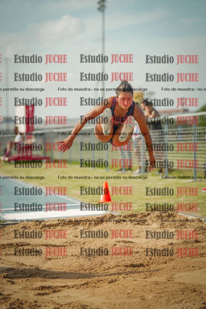 Fotos del salto en largo de mujeres