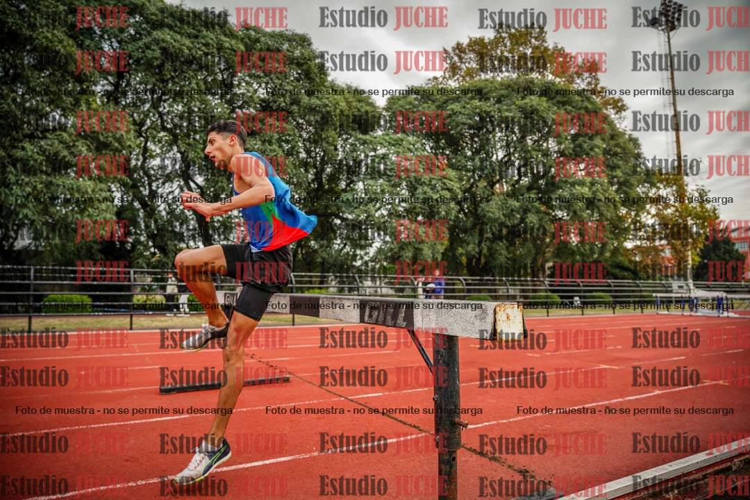 Fotos de los 3000 m con obstáculos de varones