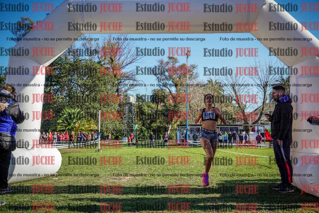 Fotos de la llegada del cross de 4000 m - mujeres