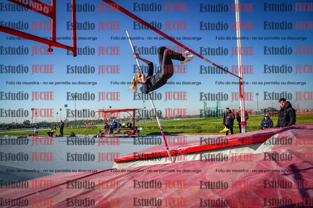 Fotos del salto con garrocha de mujeres y varones