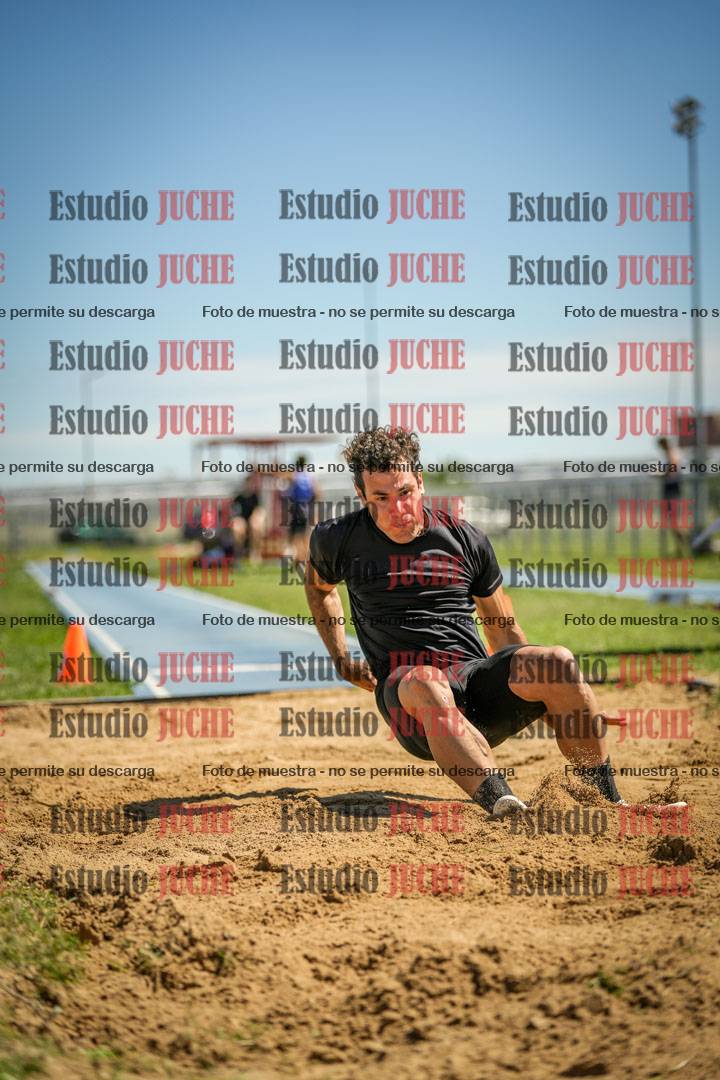Fotos del salto en largo de varones