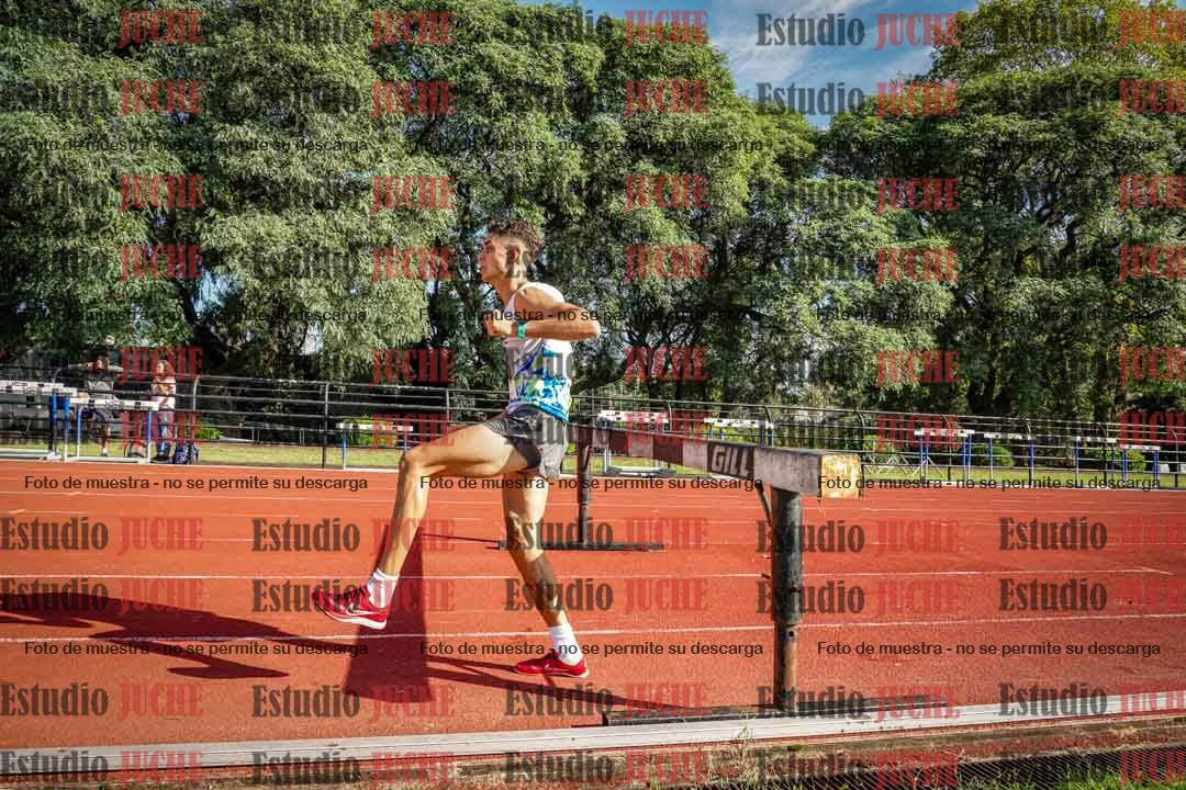 Fotos de los 3000 m con obstáculos de varones