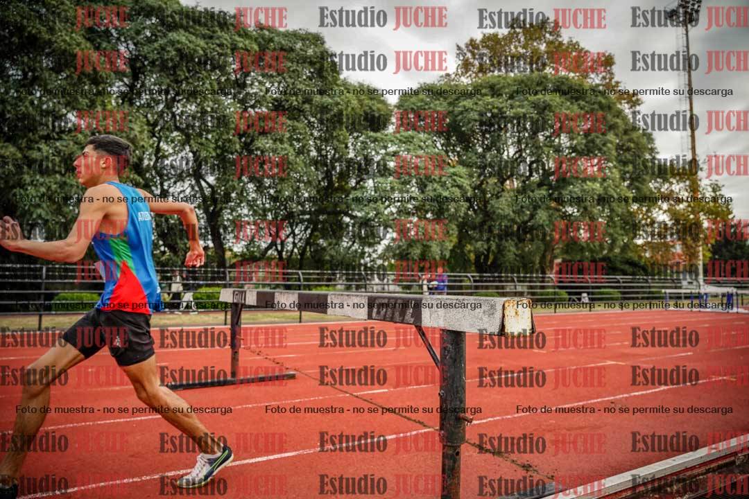 Fotos de los 3000 m con obstáculos de varones