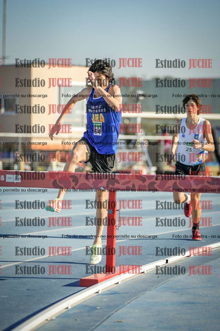 Fotos de los 2000 m con obstáculos de varones