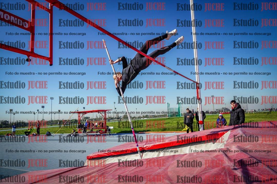 Fotos del salto con garrocha de mujeres y varones