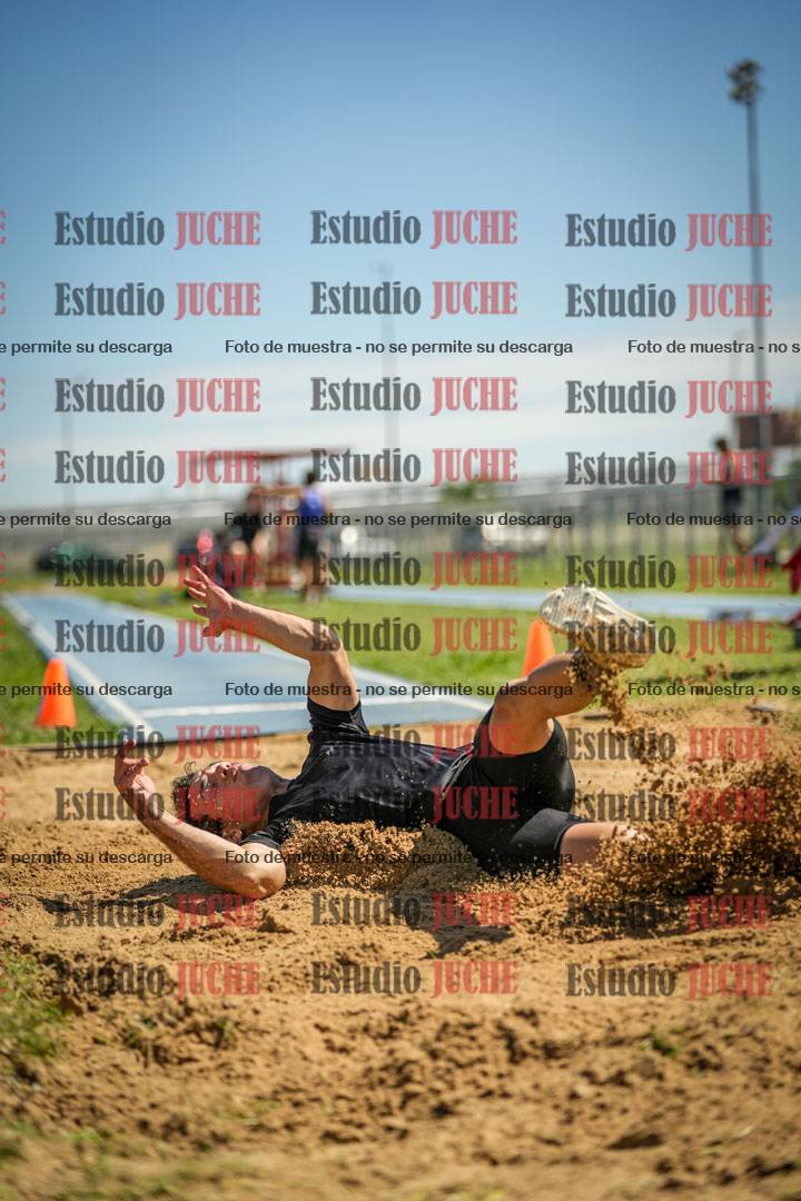 Fotos del salto en largo de varones