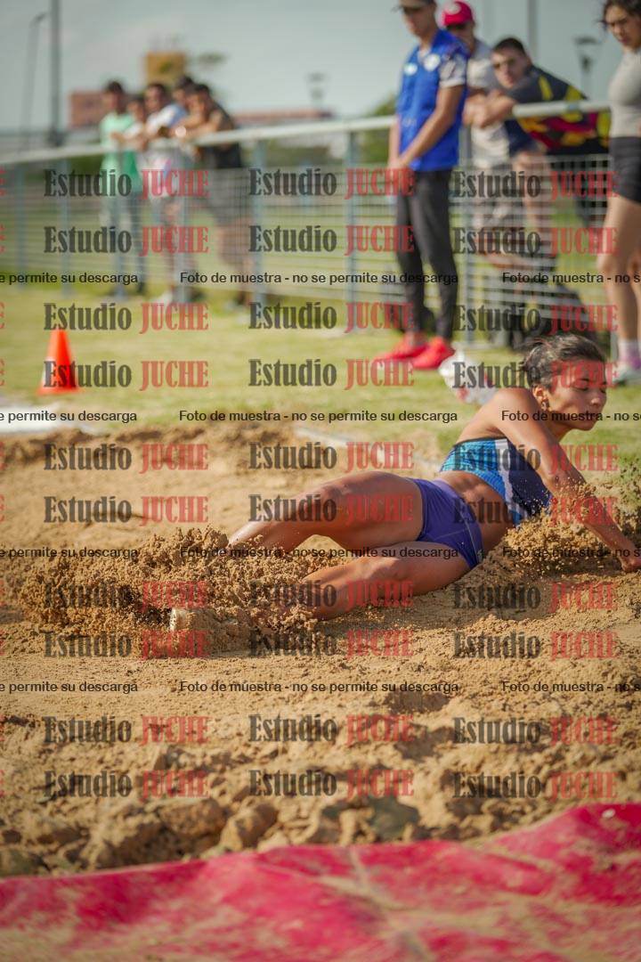 Fotos del salto en largo de mujeres
