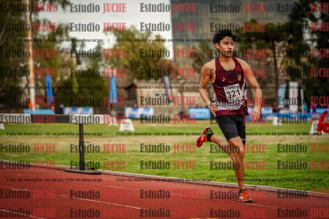 Fotos de los 2000 m con obstáculos de varones
