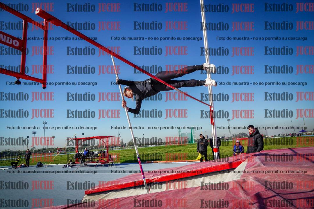 Fotos del salto con garrocha de mujeres y varones